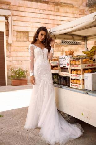 MACKENZIE-ML11888-PLUNGING-NECK-KEYHOLE-BACK-WITH-SLEEVES-AND-FLORAL-LACE-WEDDING-DRESS-MADI-LANE-BRIDAL5