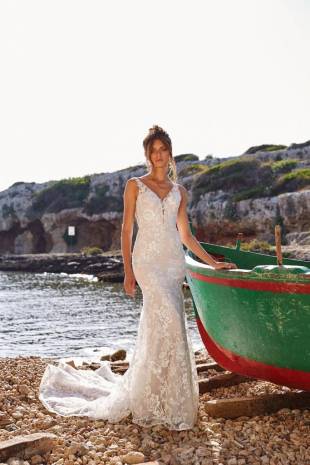 MAKENNA-ML10838-PLUNGING-NECK-WITH-FULL-LENGTH-FLORAL-LACE-AND-LOW-CUT-BACK-WEDDING-DRESS-MADI-LANE-BRIDAL6