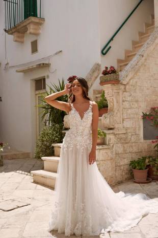 MARIBEL-ML10503-FLORAL-LACE-BODICE-WITH-TULLE-SKIRT-WEDDING-DRESS-MADI-LANE-BRIDAL2