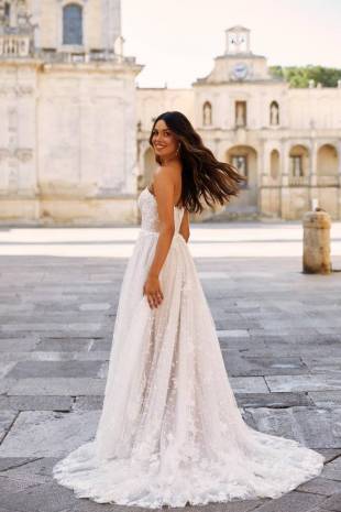 MATILDA-ML10311-STRAPLESS-PLUNGING-NECK-WIT-FLORAL-LACE-EMBELLISHMENTS-WEDDING-DRESS-MADI-LANE-BRIDAL1