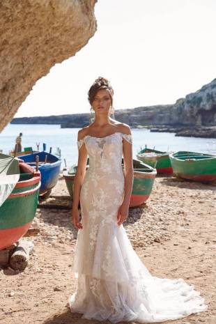 MIRREN-ML10714-OFF-THE-SHOULDER-PLUNGING-NECK-WITH-FULL-LENGTH-FLORAL-LACE-WEDDING-DRESS-MADI-LANE-BRIDAL2